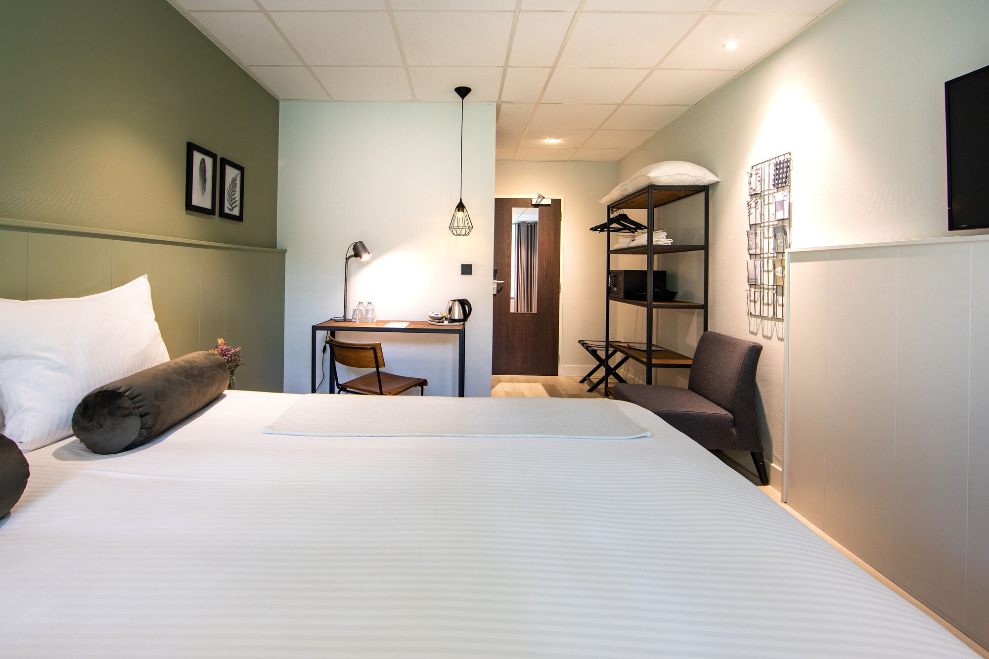 DELUXE, DOUBLE BED