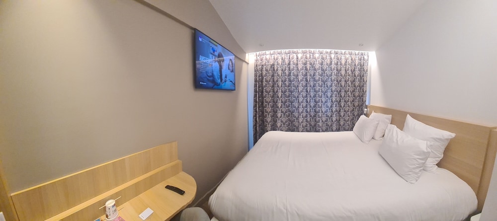 CONNECTING, TWIN BEDS