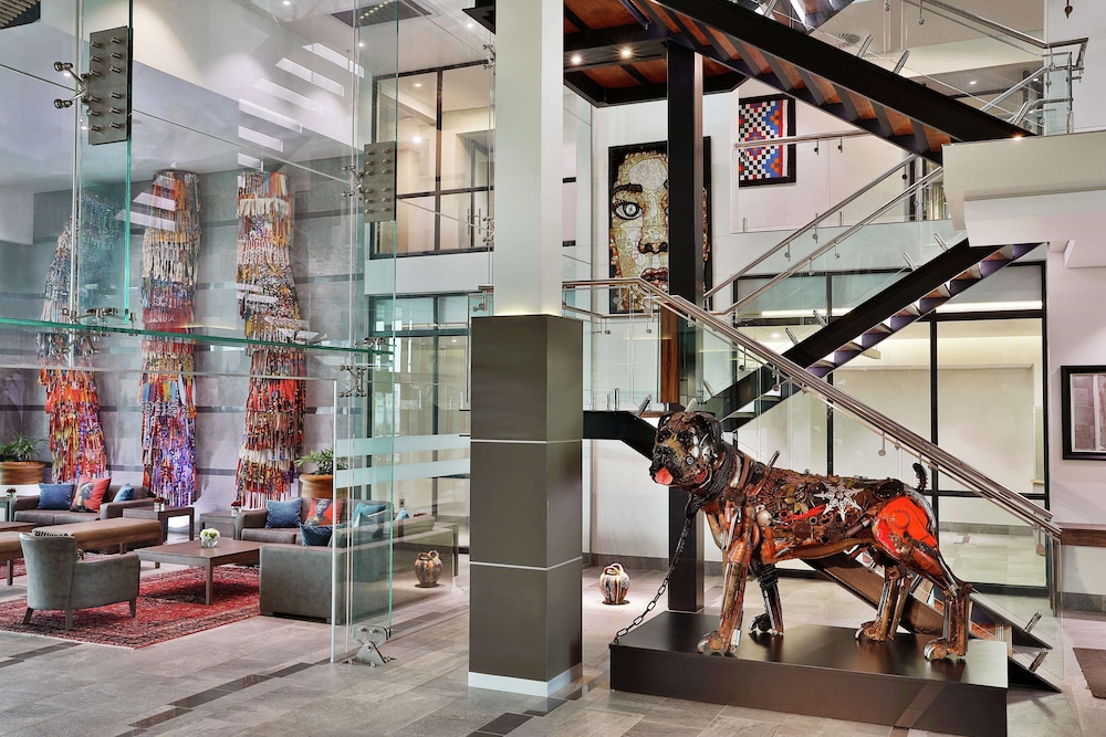 Legend Hotel Lagos Airport Curio Collection By Hilton 59/81