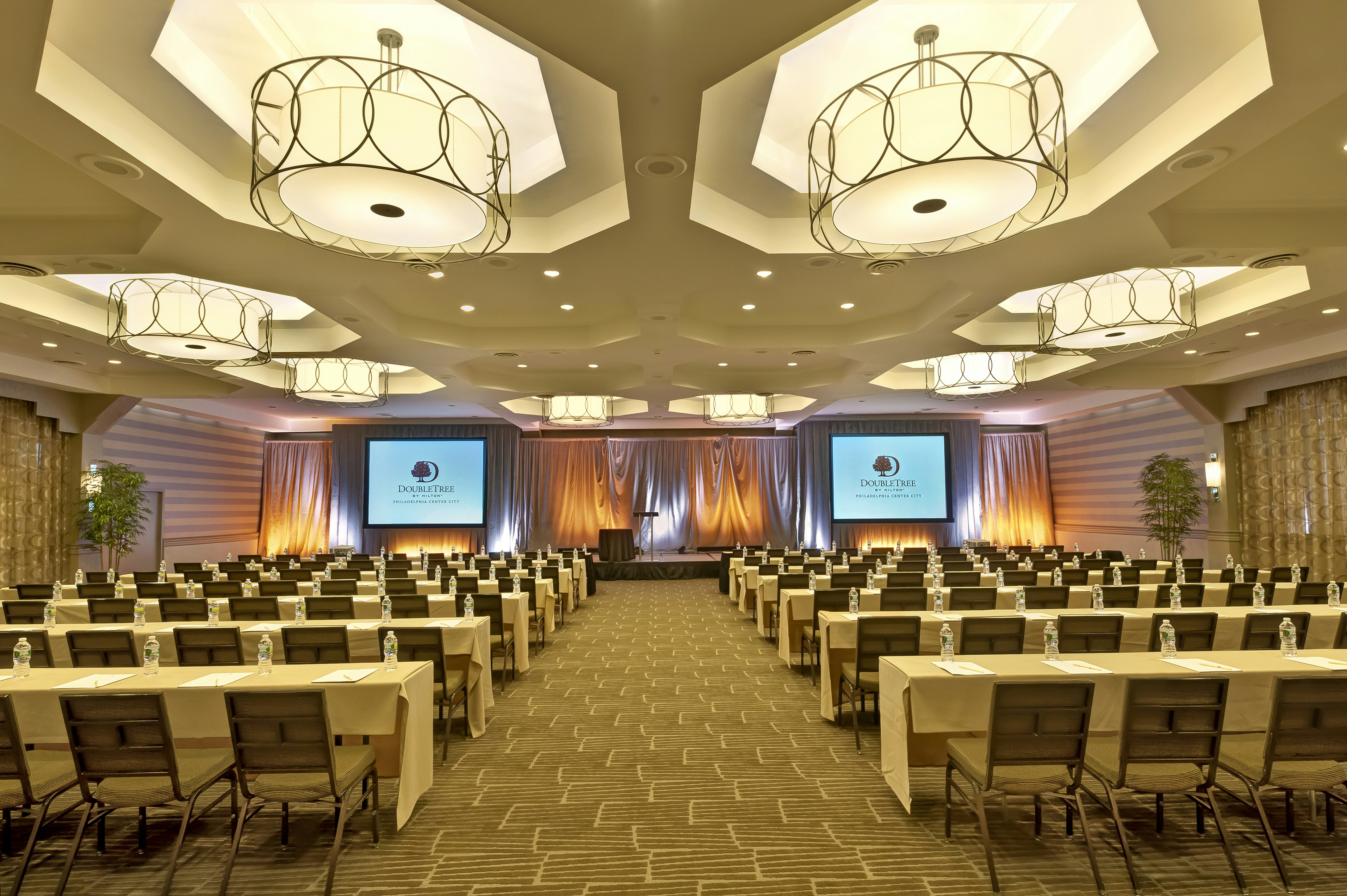 Doubletree By Hilton Hotel Philadelphia Center City 62/65