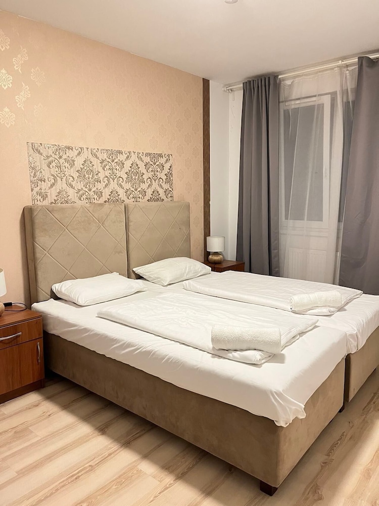 1 BEDROOM, CONDO, ELITE