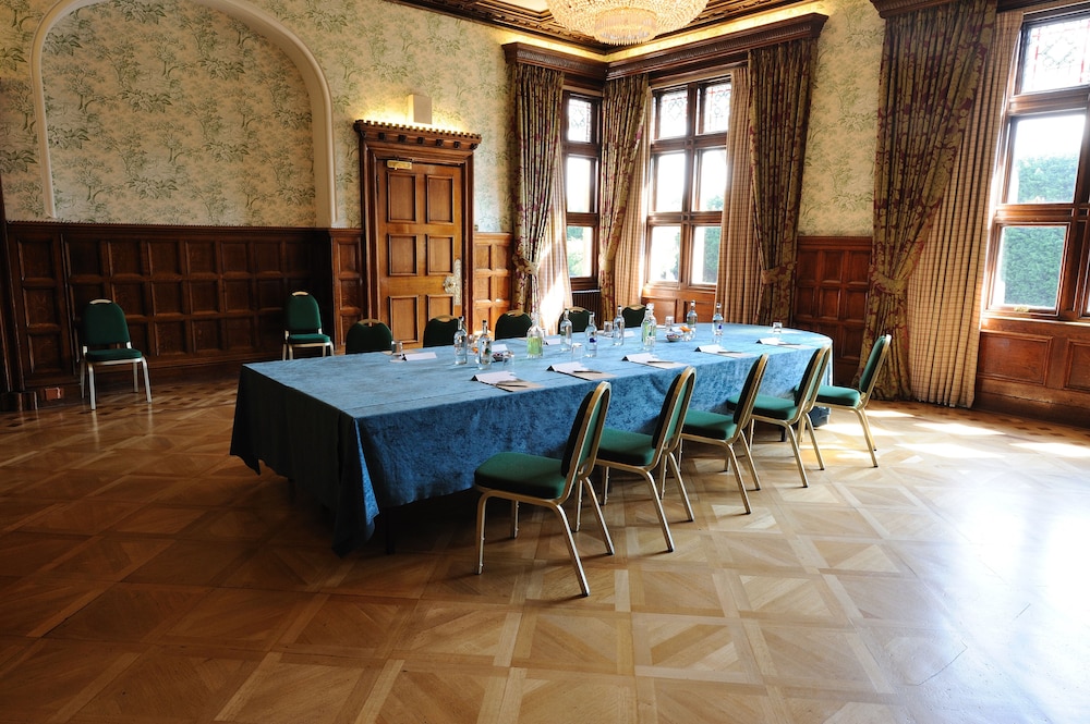Pendley Manor 20/50