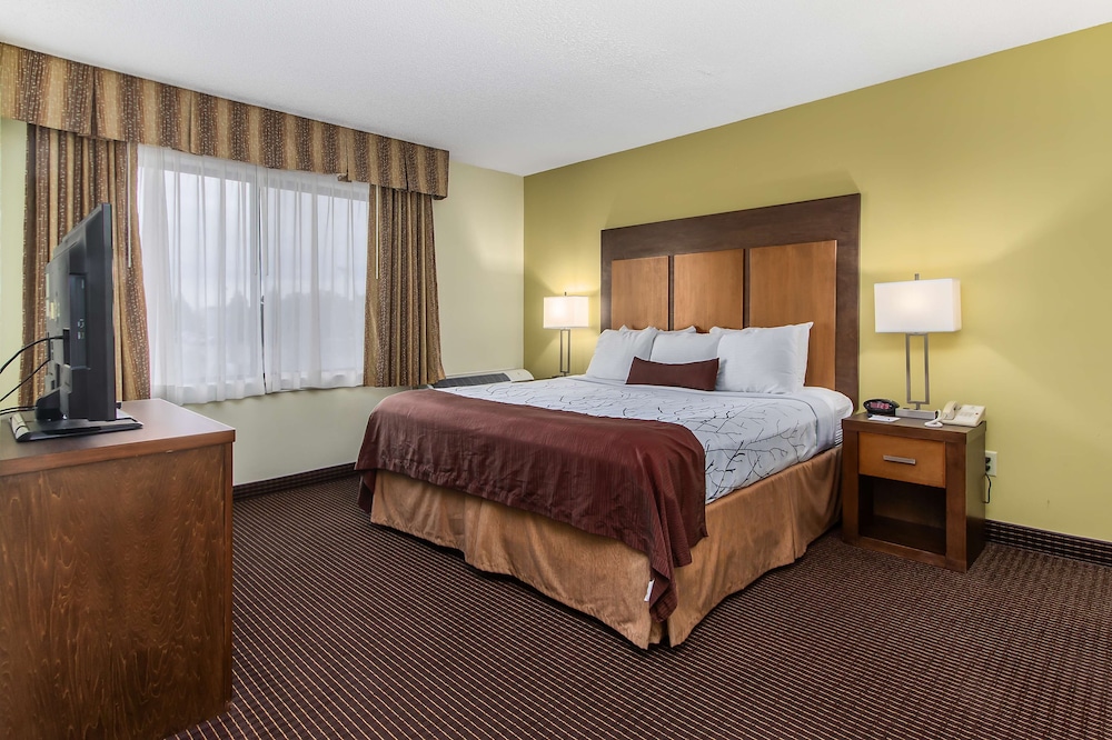 White Pines Inn & Suites of Holland 12/48