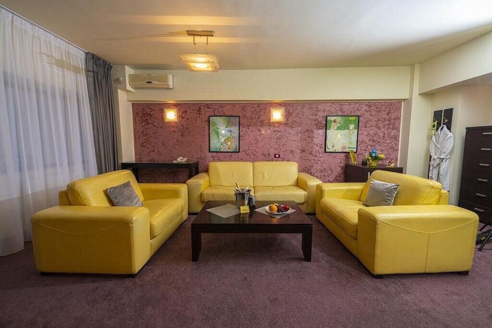 Dumbrava Hotel 47/70