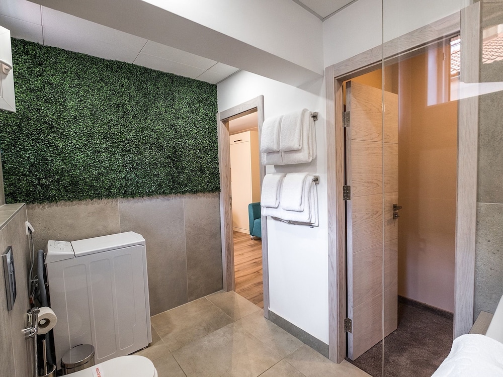 Caro Aparthotel 47/50