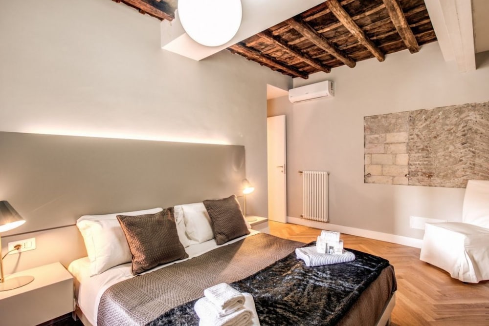 Trevi Fountain Superior 3 bdr apartment 6/49