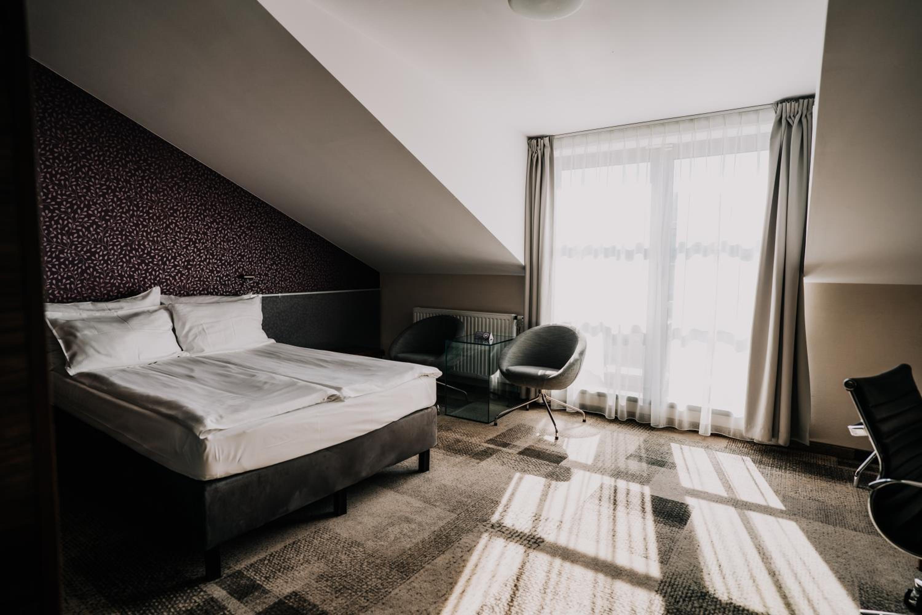 Room, Single