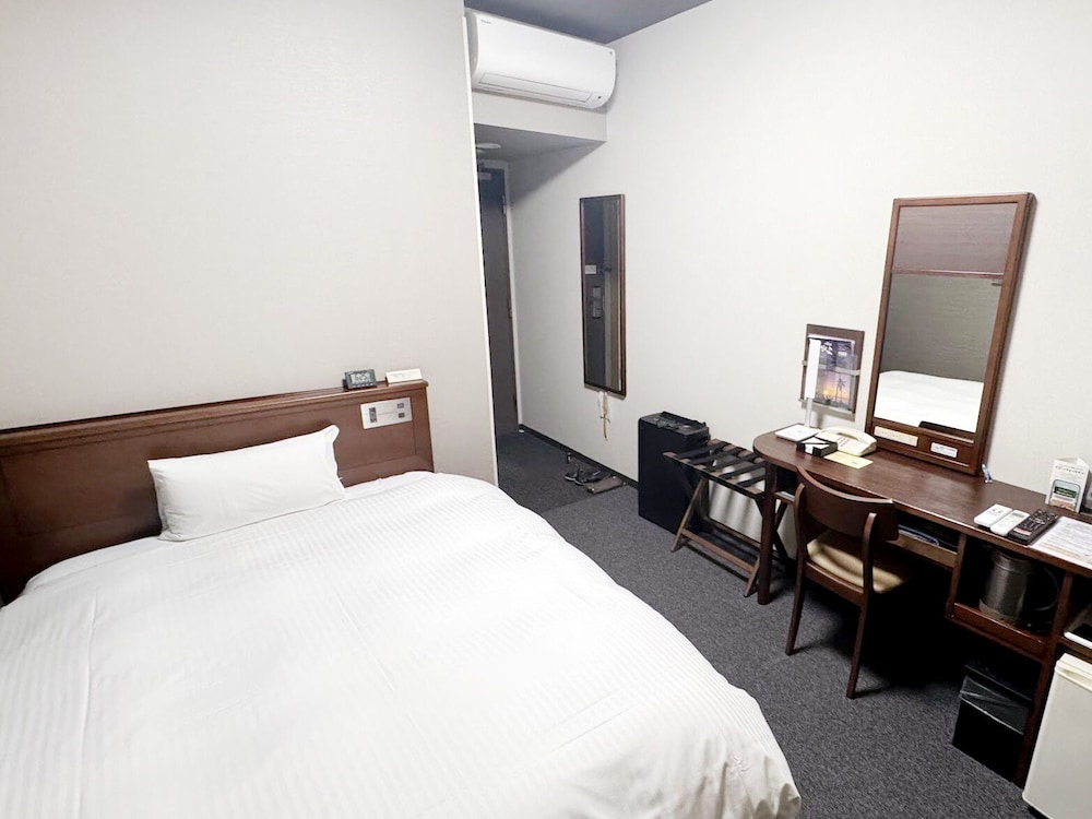 ROOM, SINGLE, SMOKING