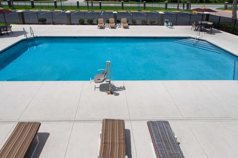 Travelodge By Wyndham Deltona 26/48