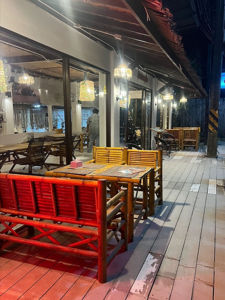 Haad Chao Phao Resort 8/50