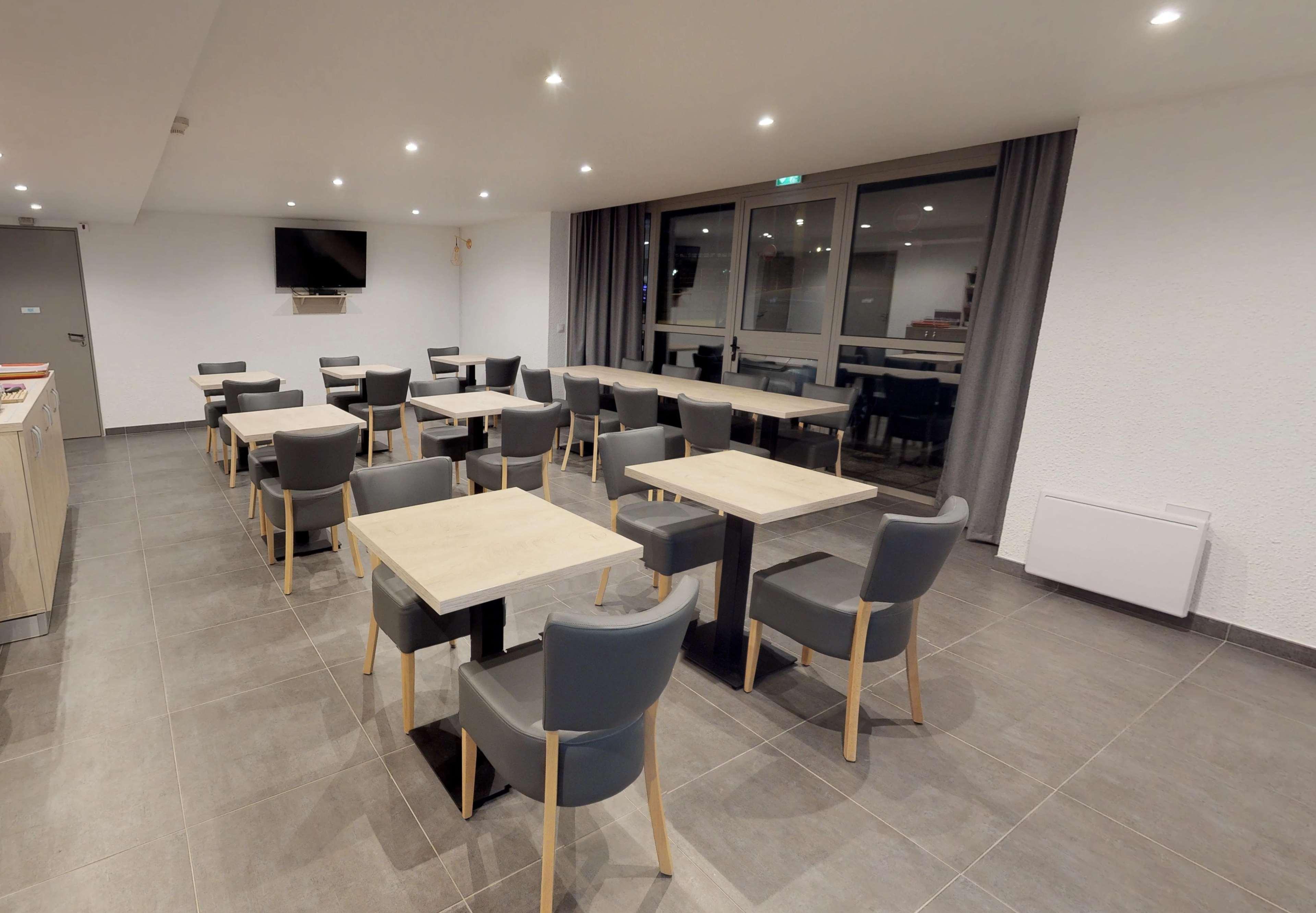 Kyriad Direct Lille Est Stade Pierre Mauroy 32/40