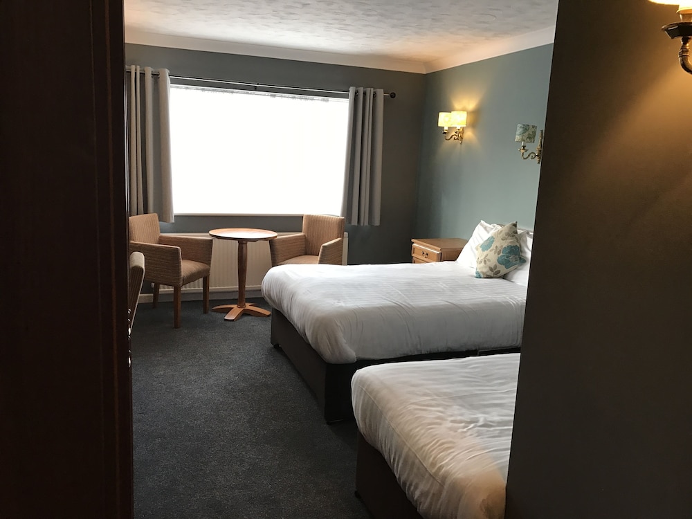 SOUTH LAWN HOTEL 28/70