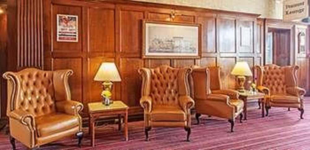 Russ Hill Hotel Gatwick 34/62
