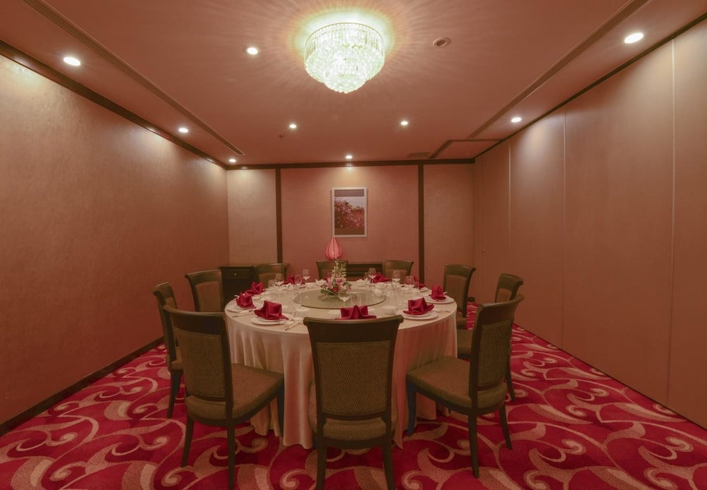 Aristo International Hotel 46/53