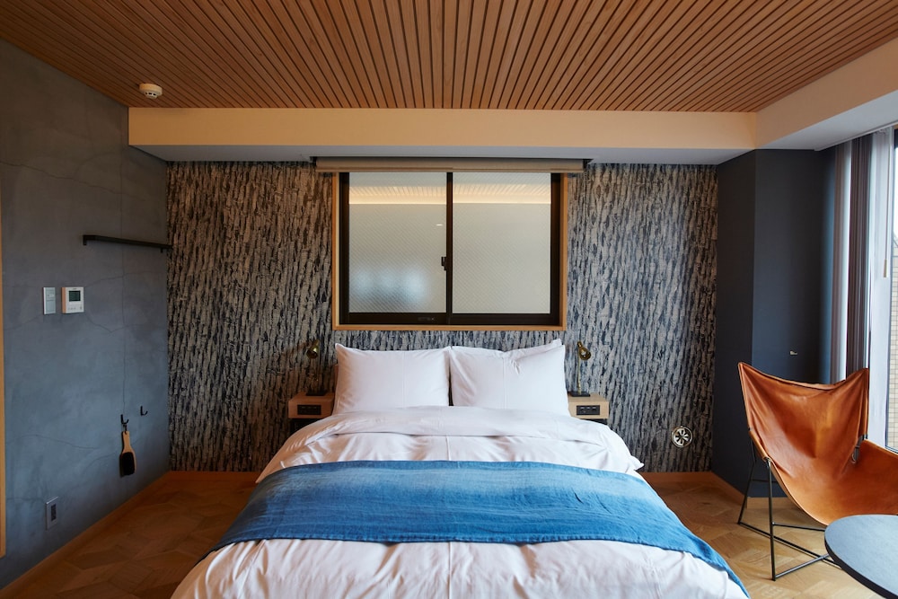 STANDARD, DOUBLE BED