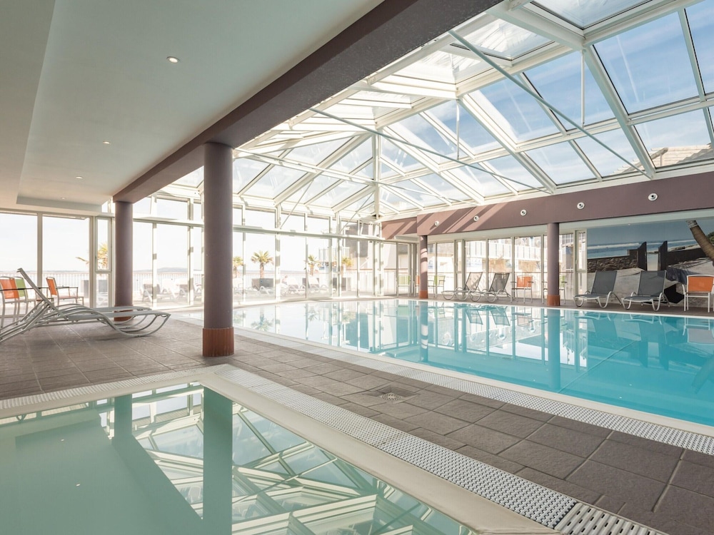 swimming pool spa