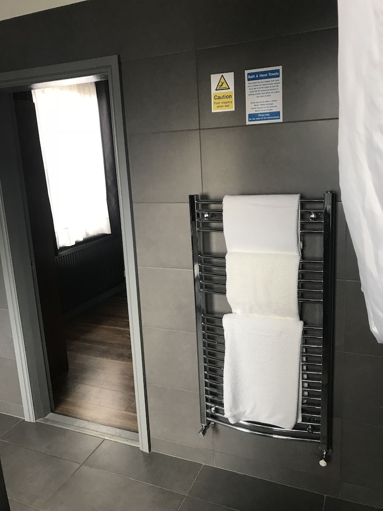 Bennetts Hotel 15/50