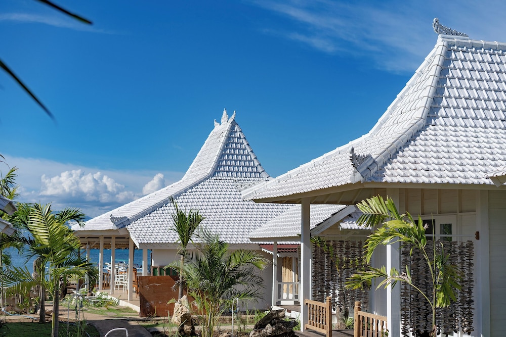 Paus Putih Hotel Lembongan 1/42