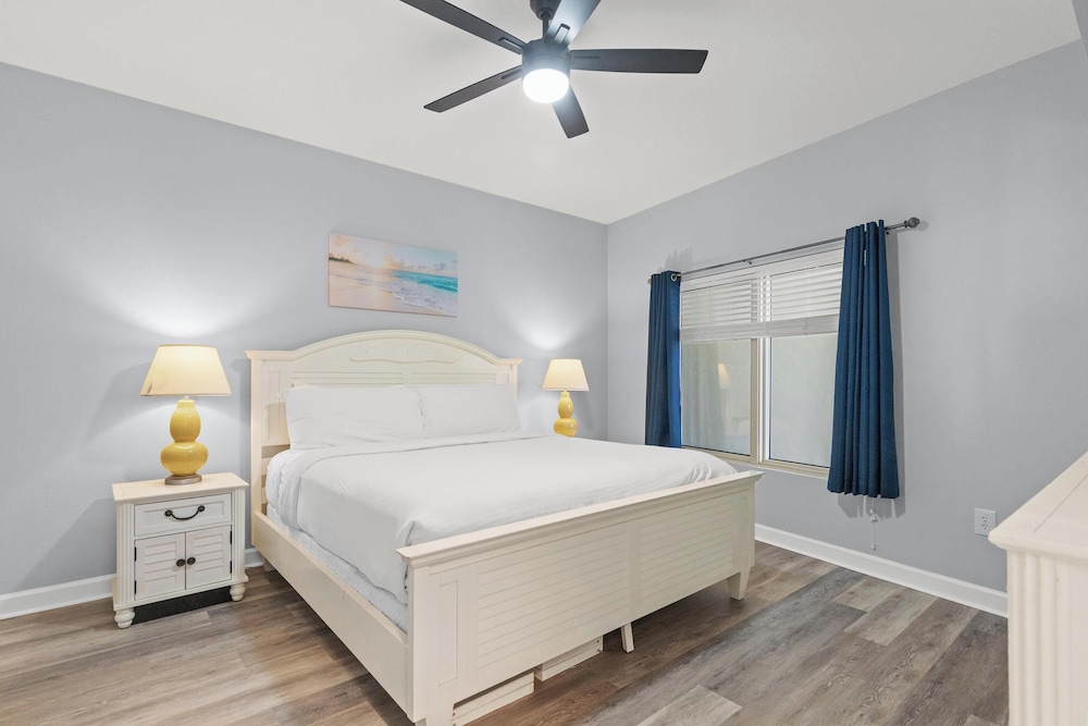 3 BEDROOMS, CONDO, OCEAN VIEW
