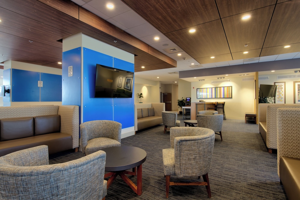 Holiday Inn Express and Suites Onalaska - La Crosse Area 46/71