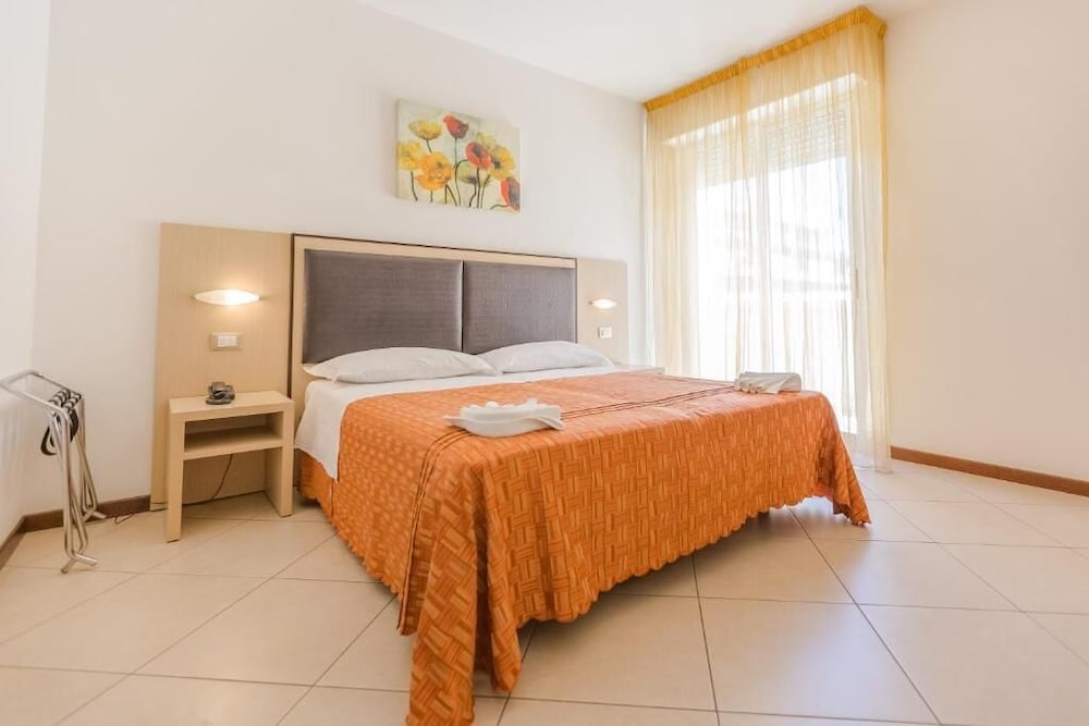 CLASSIC, DOUBLE OR TWIN BED, BALCONY
