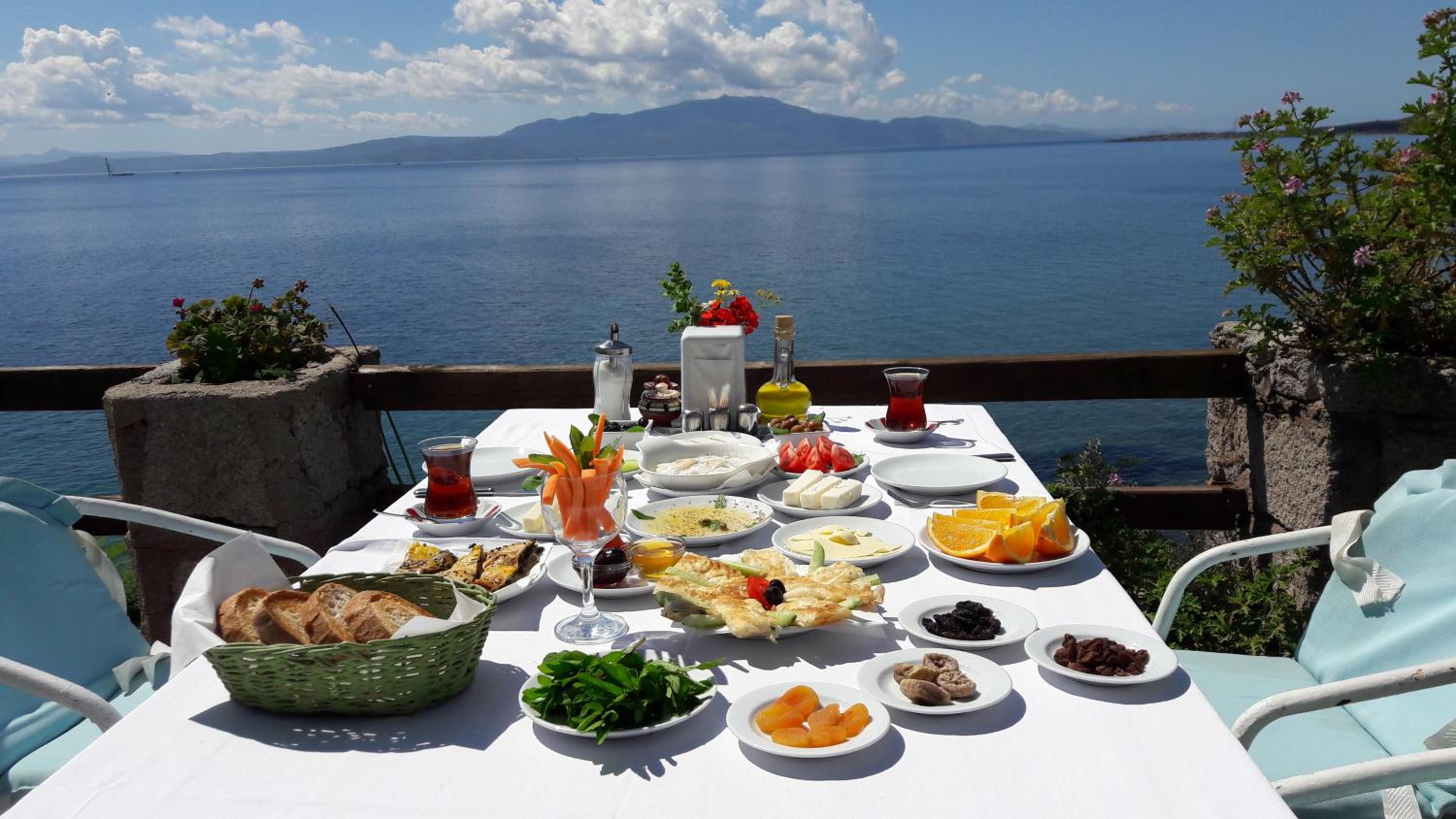 Assos Terrace Hotel 24/37