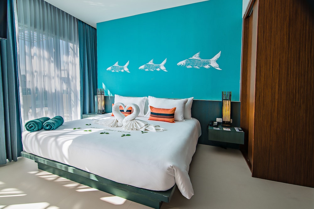 HONEYMOON, POOL, SUITE