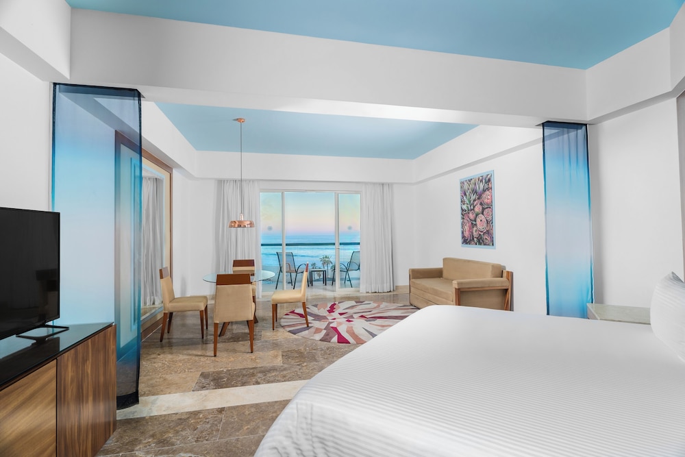 ALTITUDE, GOVERNOR, SUITE, OCEAN VIEW