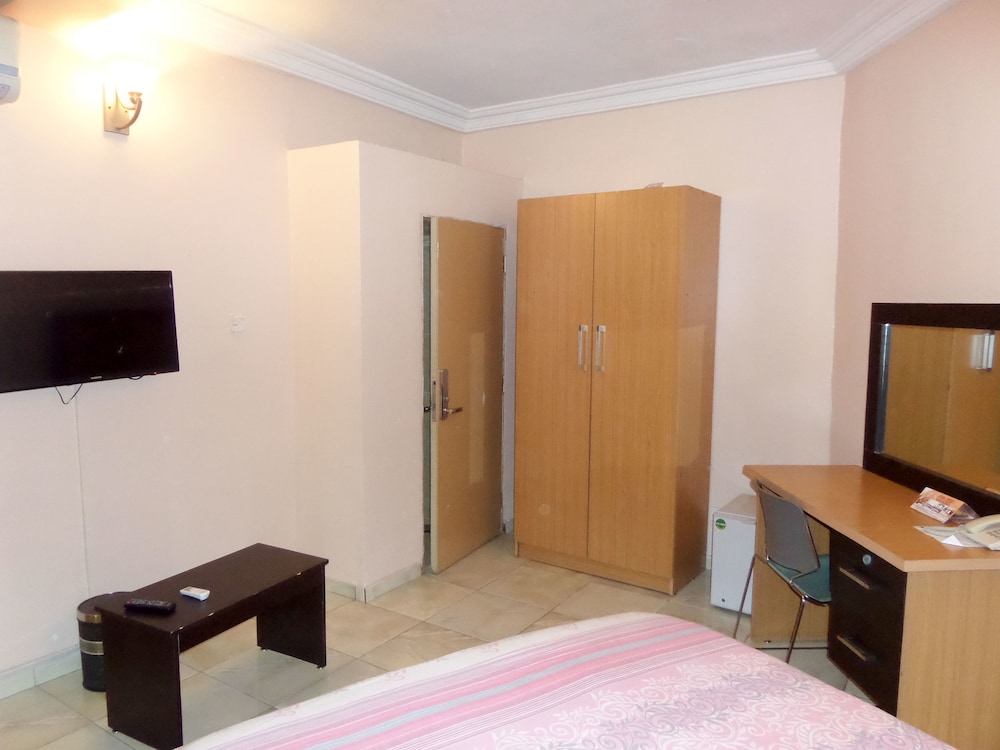Royalview Hotel And Suites 43/62