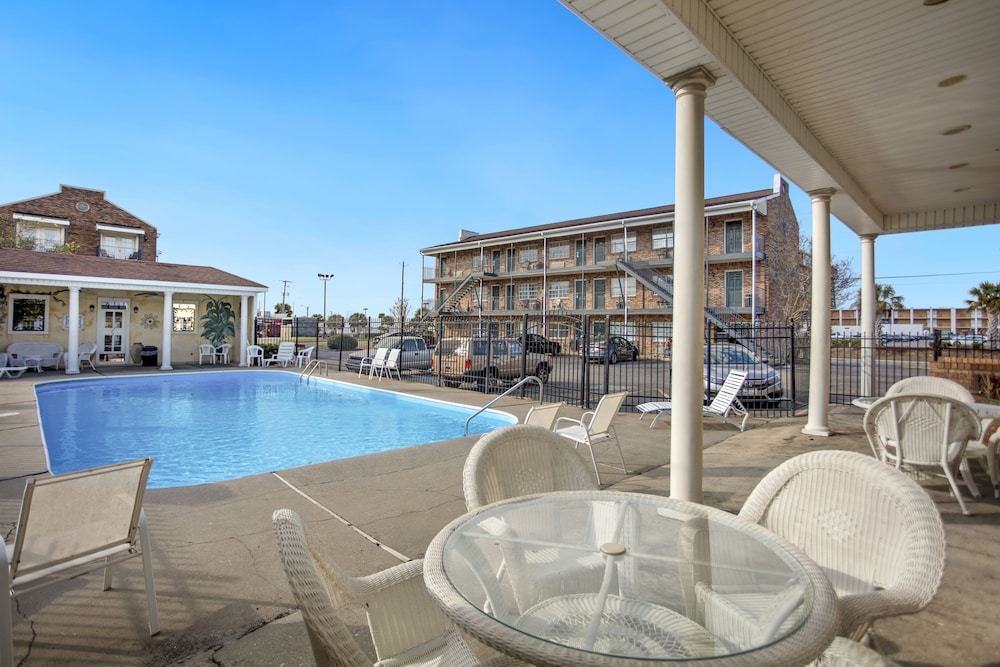 Edgewater Inn 14/51