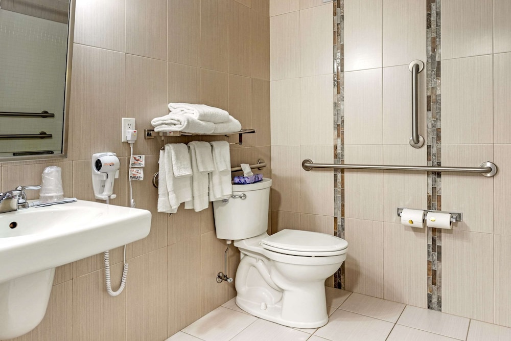 Econo Lodge Hicksville - Long Island 9/25
