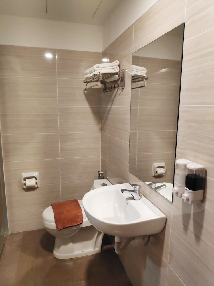 SH Hotel Kota Damansara 48/50