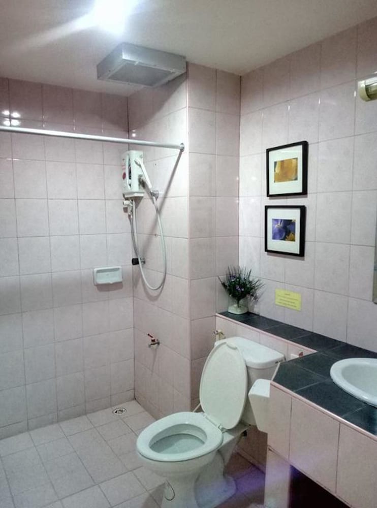Pearl Place Hotel 45/48
