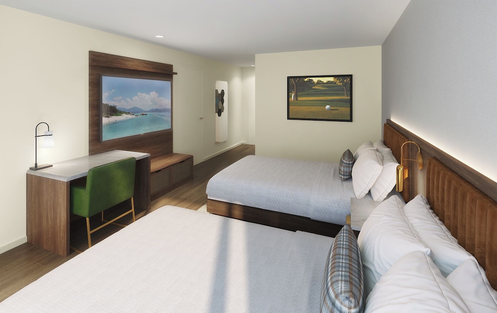 Premier, 2 Queen Beds, Lake Side, Patio