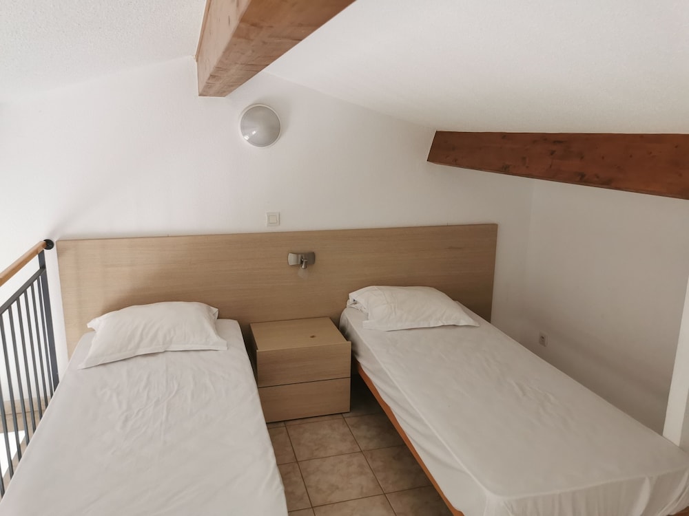 2 BEDROOMS, APARTMENT