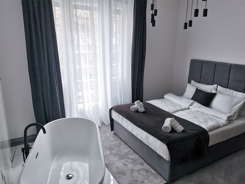 Kings Palace Suites 17/50