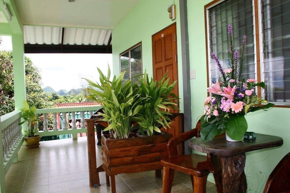 Pongphen Guesthouse 52/72