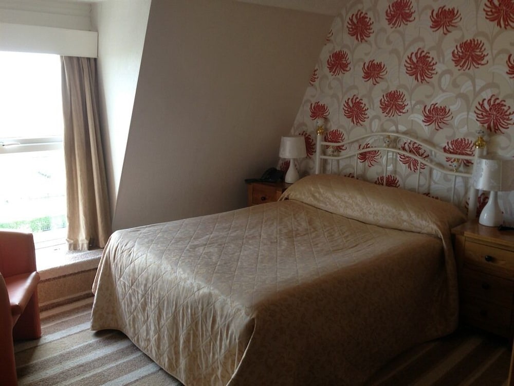 Furzedown Hotel 11/74