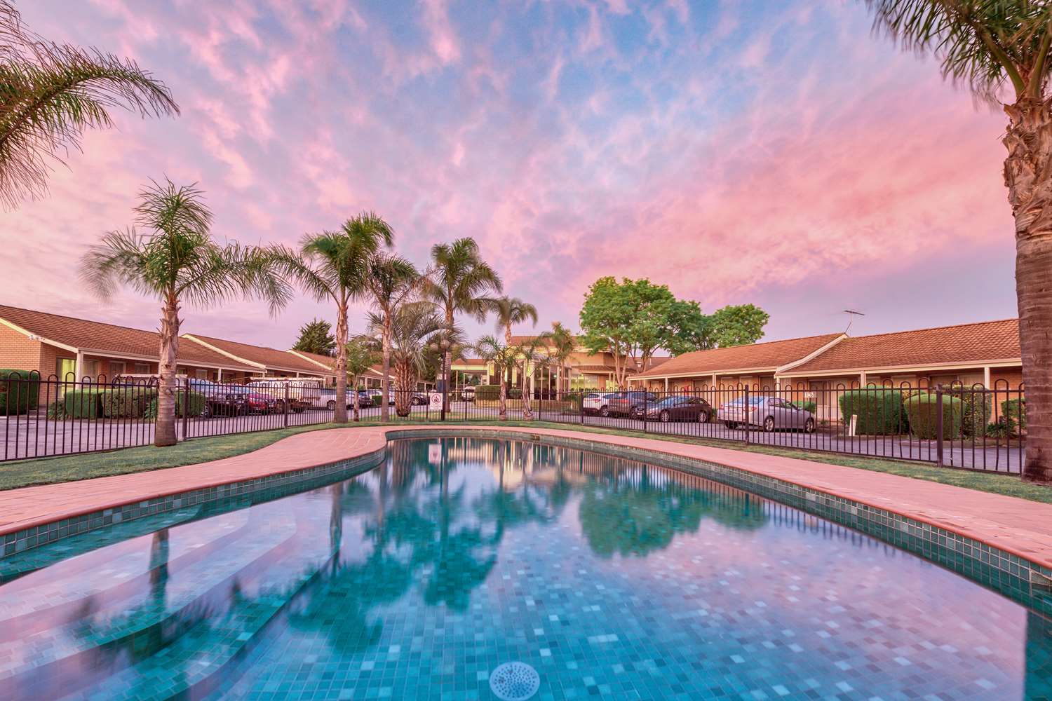 Best Western Airport Motel And Convention Centre 7/9