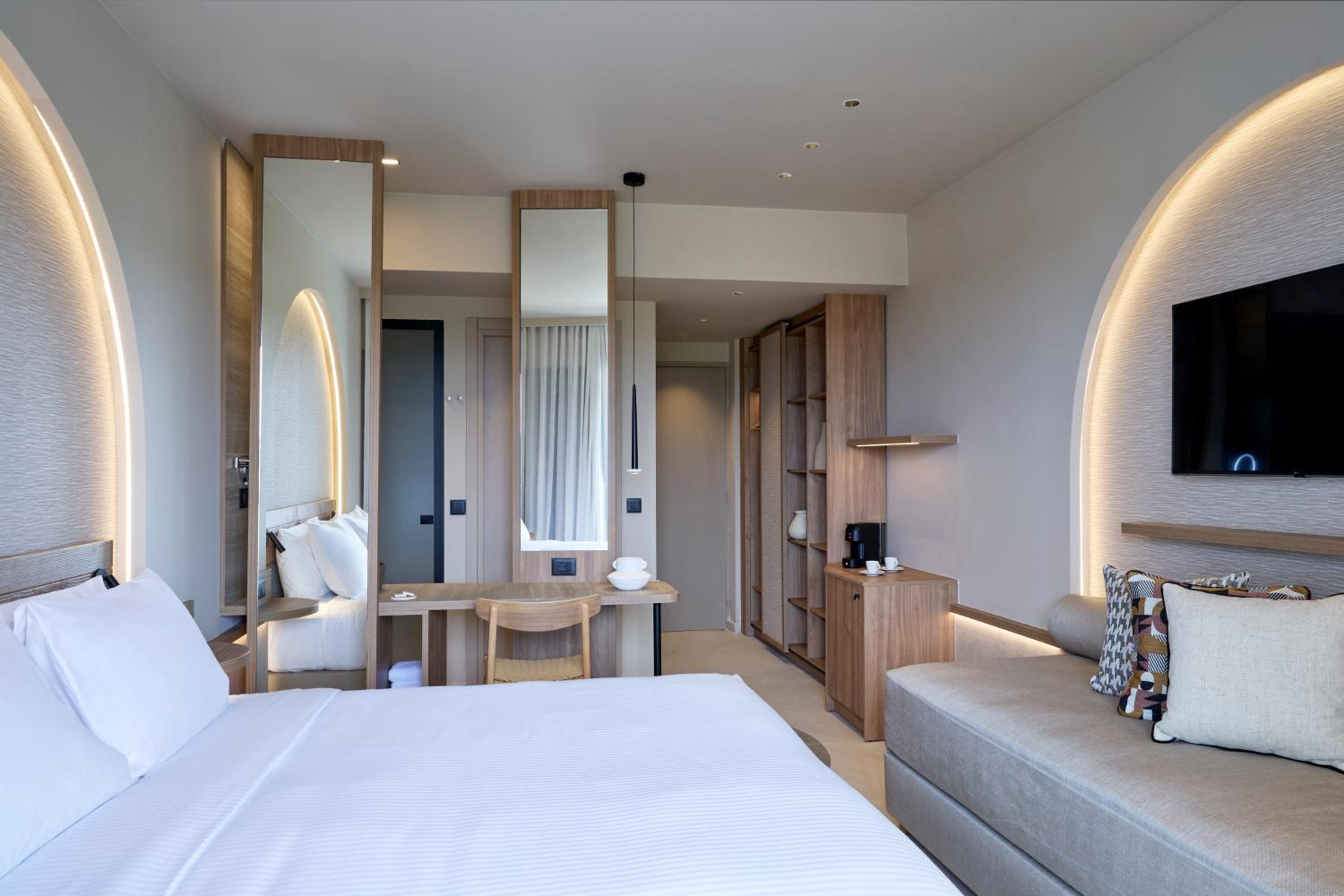 Deluxe, Double Bed, Lateral Side Sea View