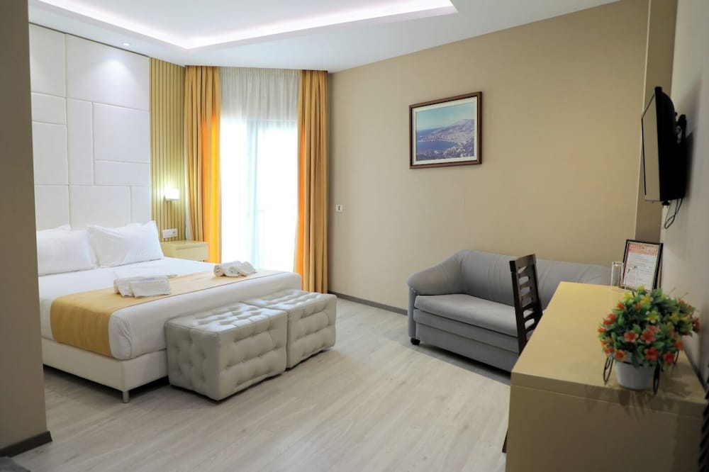 Hotel Strora 25/50