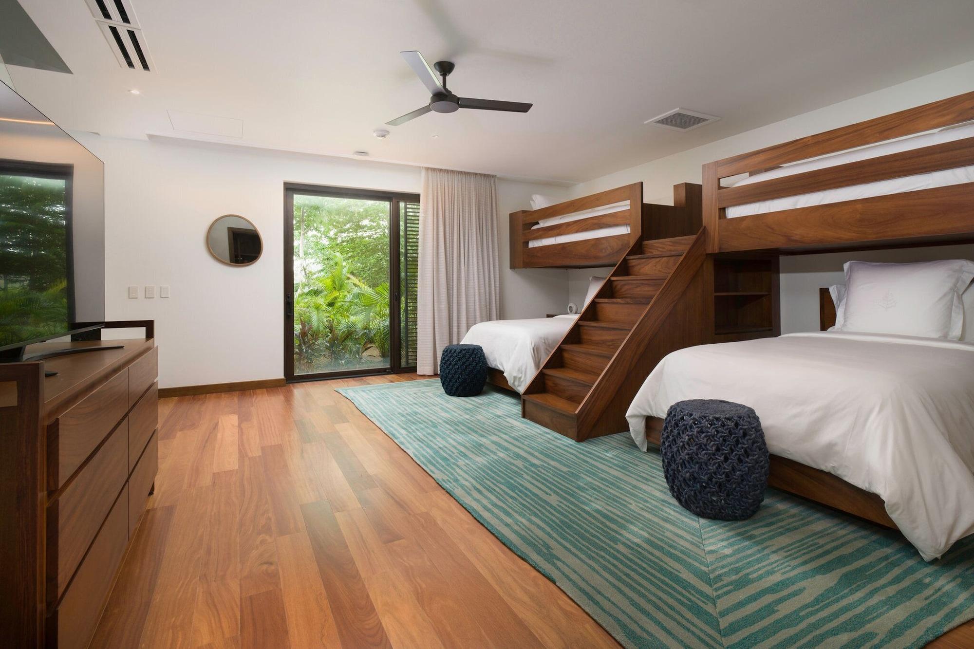 3 Bedrooms, Villa