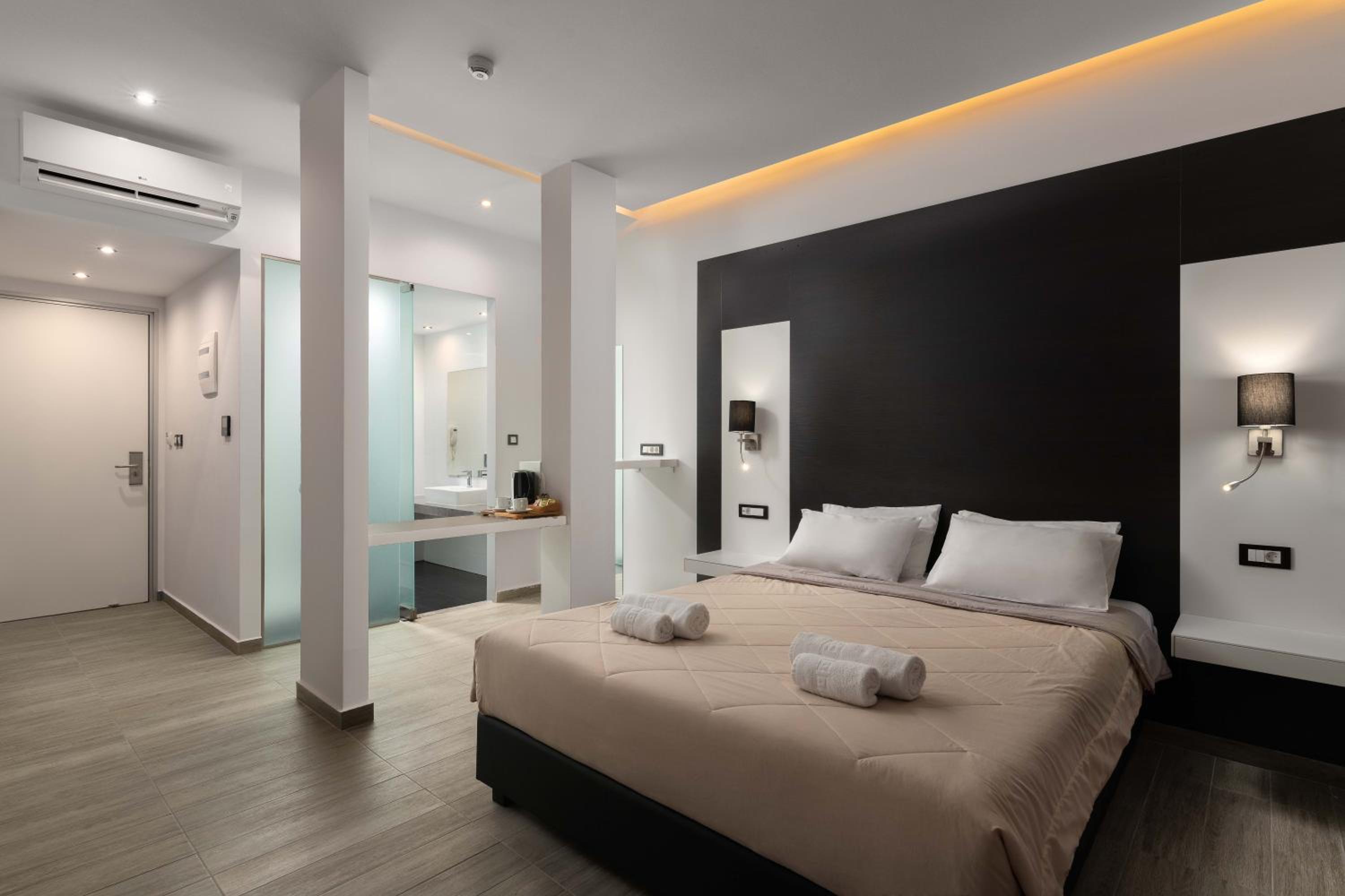 Deluxe, Double Bed, Side Sea View