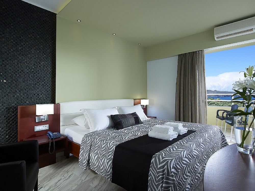 SUPERIOR, SEA VIEW