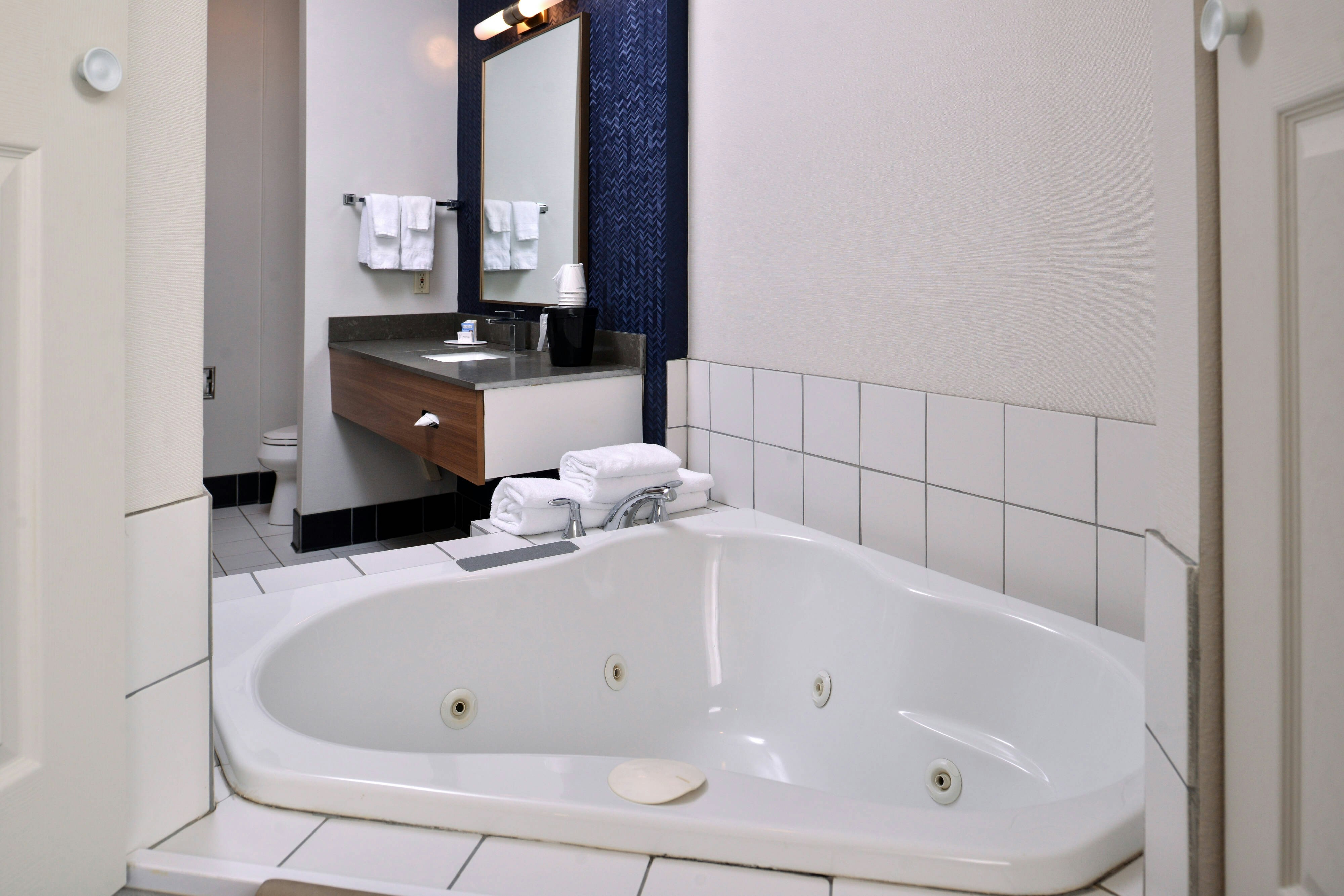 Fairfield Inn Suites By Marriott Beloit 25/26
