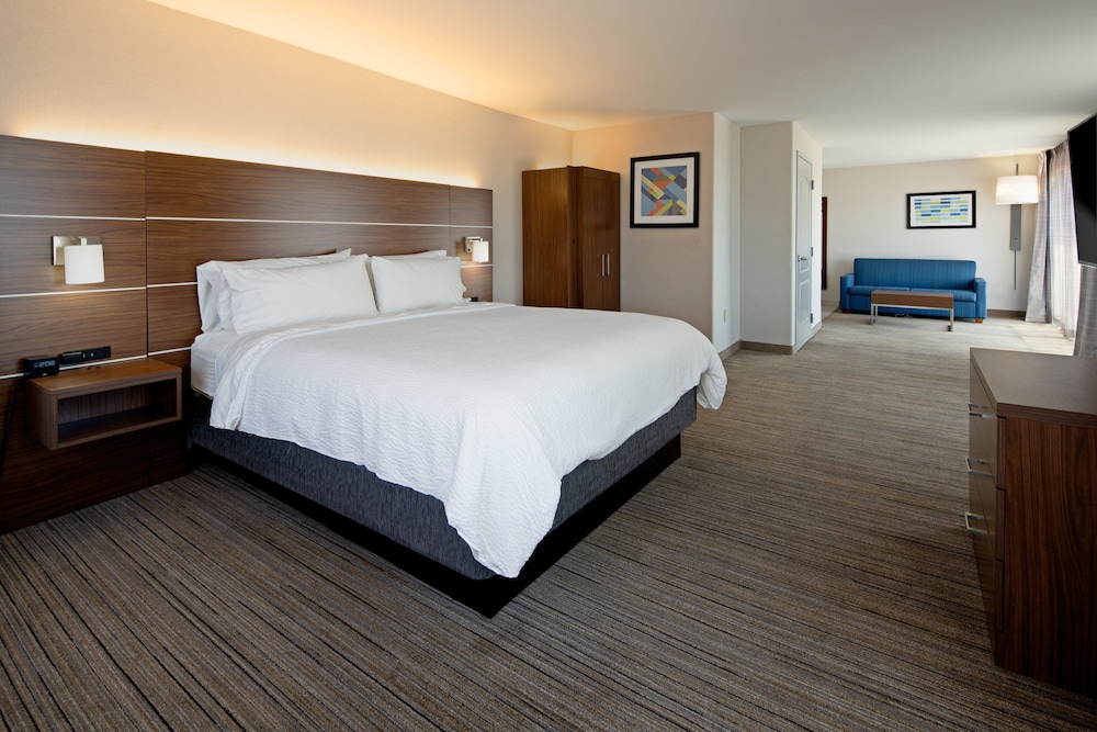 Holiday Inn Express Hotel And Suites Fresno South 17/55