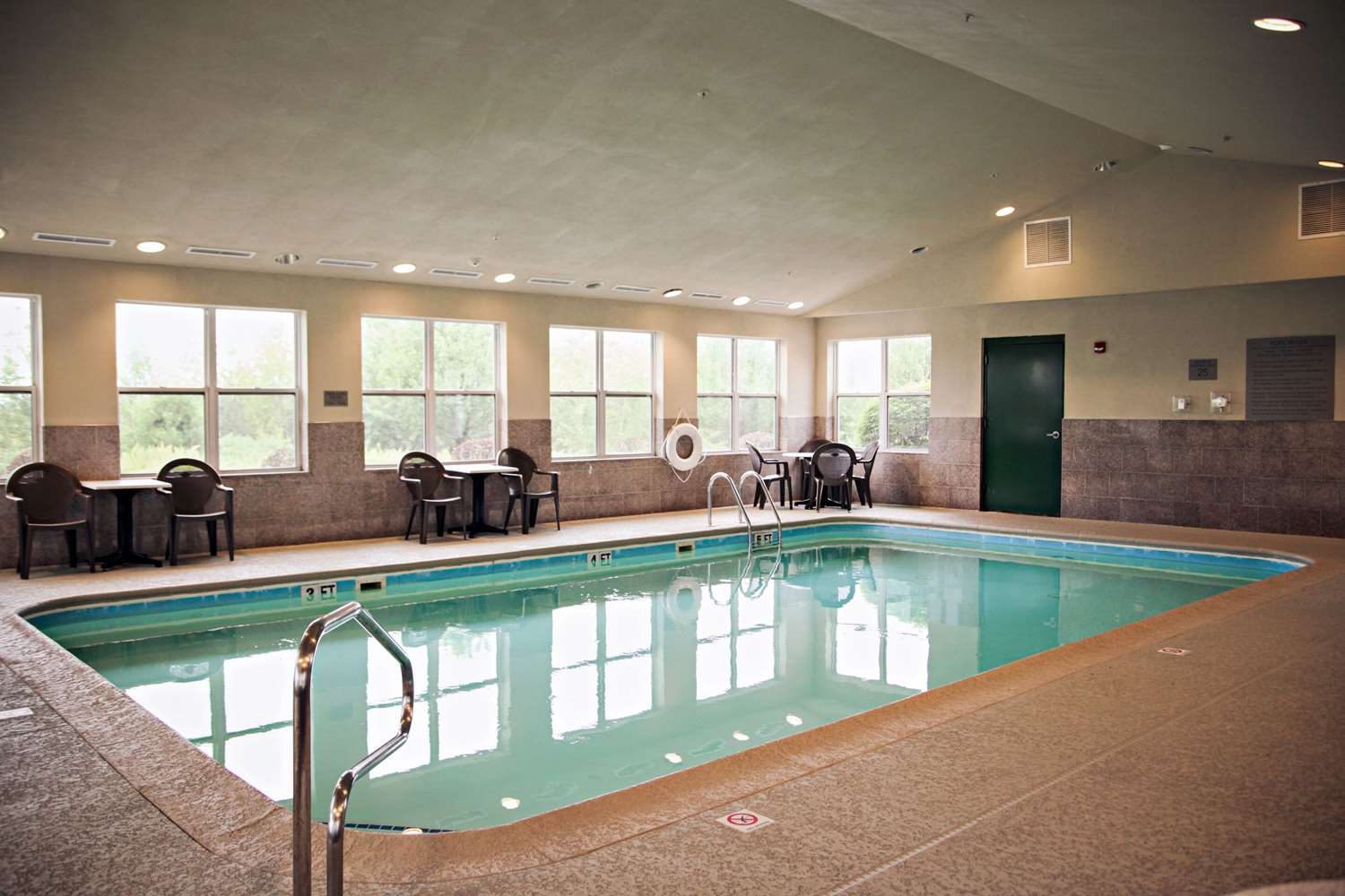 Country Inn Suites By Radisson Frackville Pottsville Pa 11/32