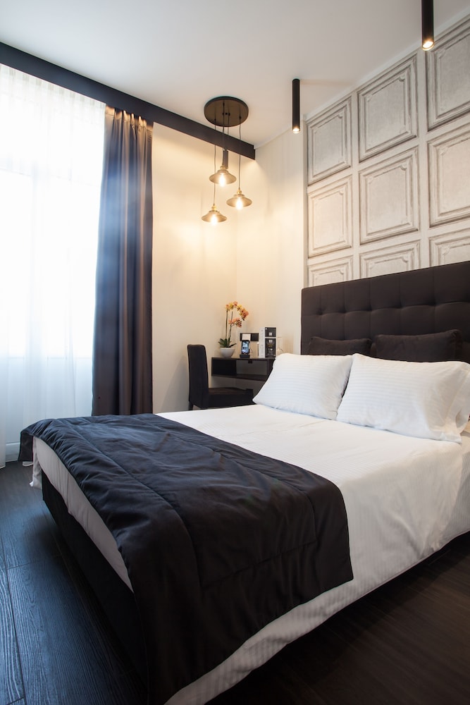 ROOM, SINGLE