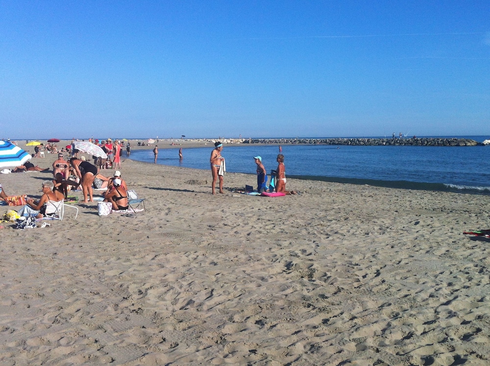 Hotel Les Palmiers En Camargue 46/50