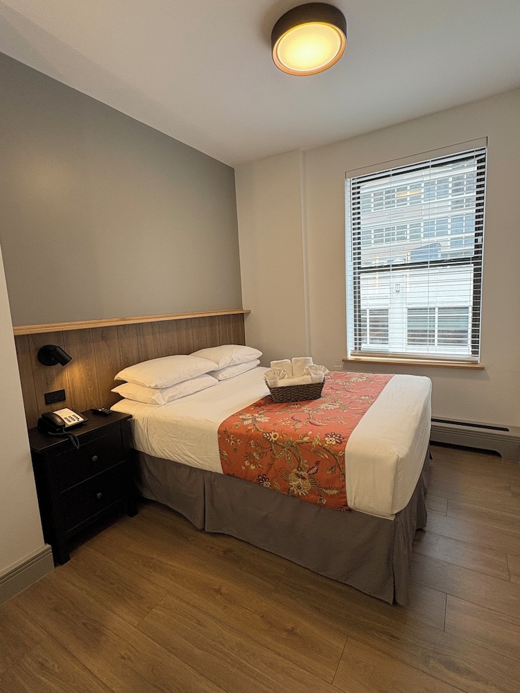 Americana Inn 22/50